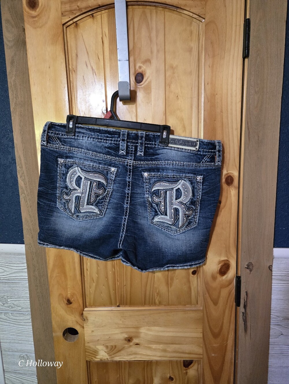 Rock Revival Eilish Easy Stretch Shorts Women’s Sz 36 Medium Wash Blue Bedazzled - Picture 2 of 10